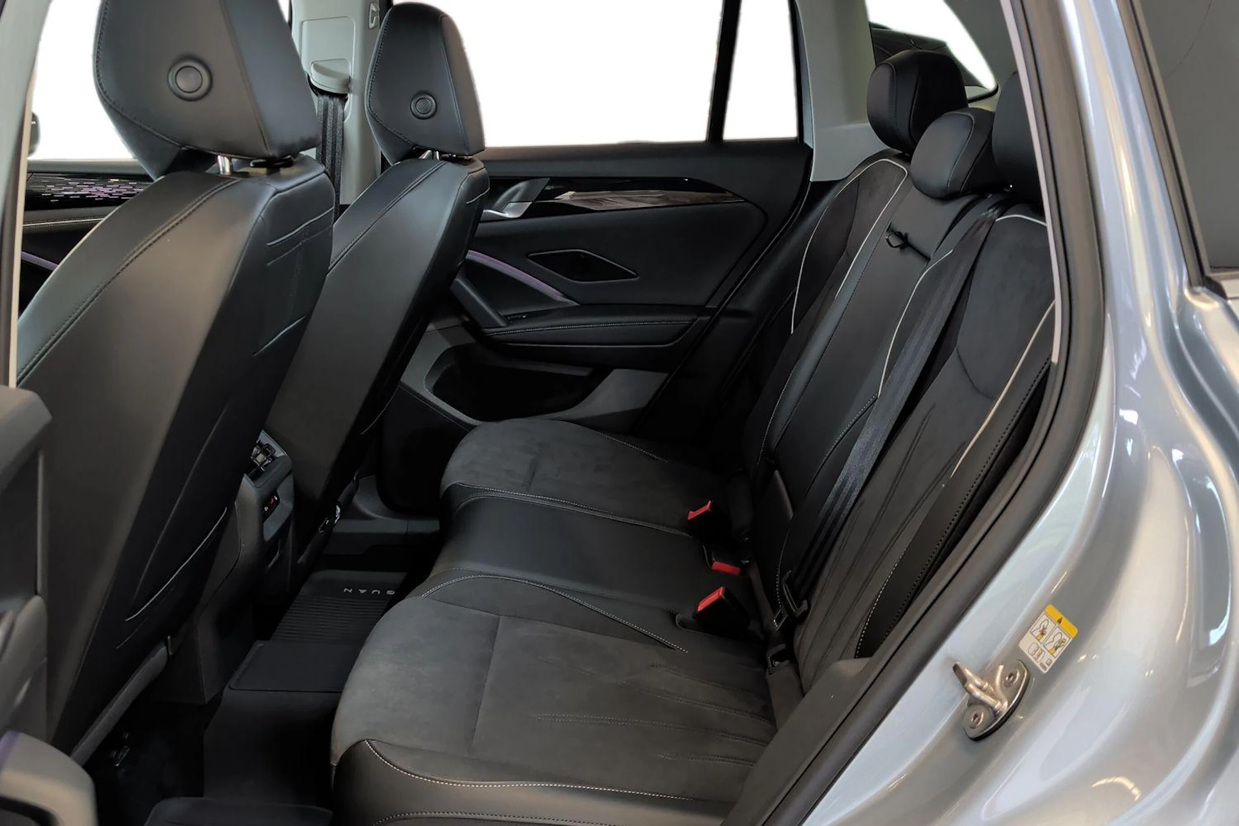 harmaa Volkswagen Tiguan 2026 kuva 8.