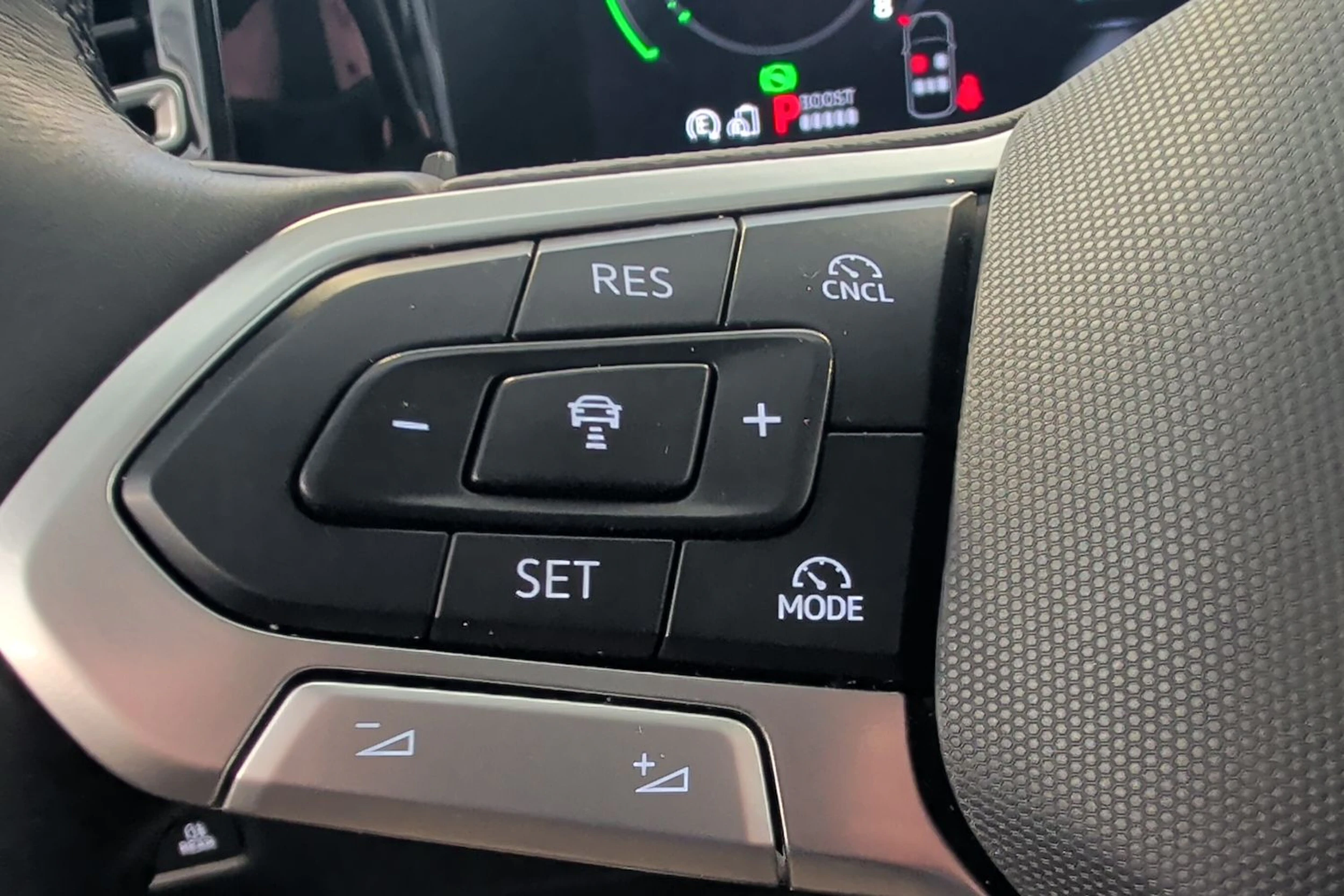 harmaa Volkswagen Tiguan 2026 kuva 22.