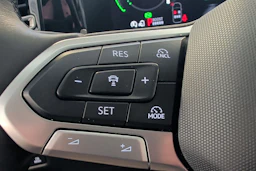 harmaa Volkswagen Tiguan 2026 kuva 22.