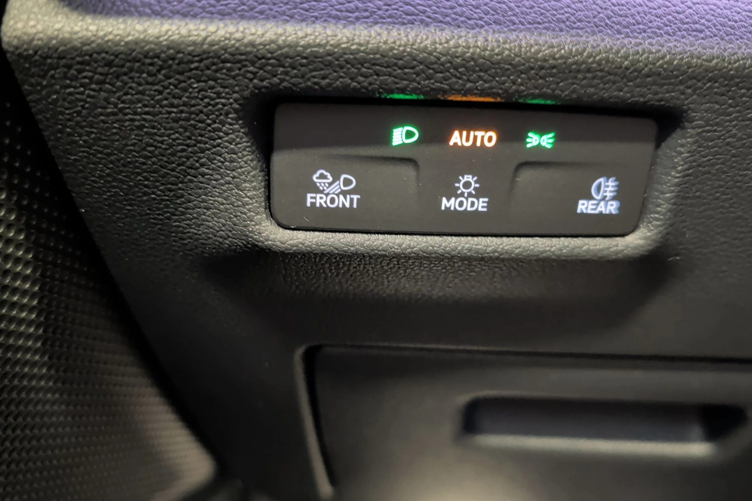 harmaa Volkswagen Tiguan 2026 kuva 24.