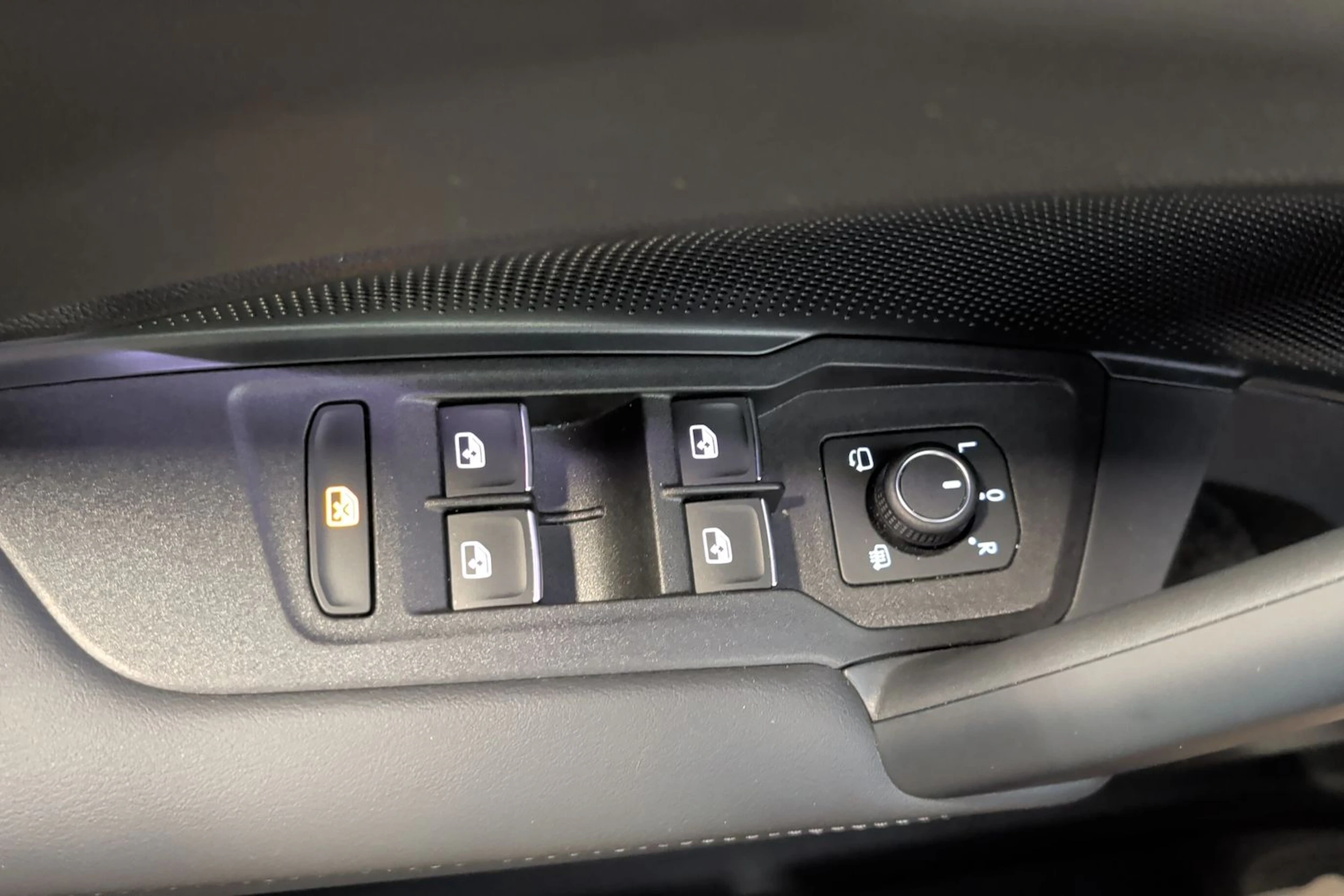 harmaa Volkswagen Tiguan 2026 kuva 25.