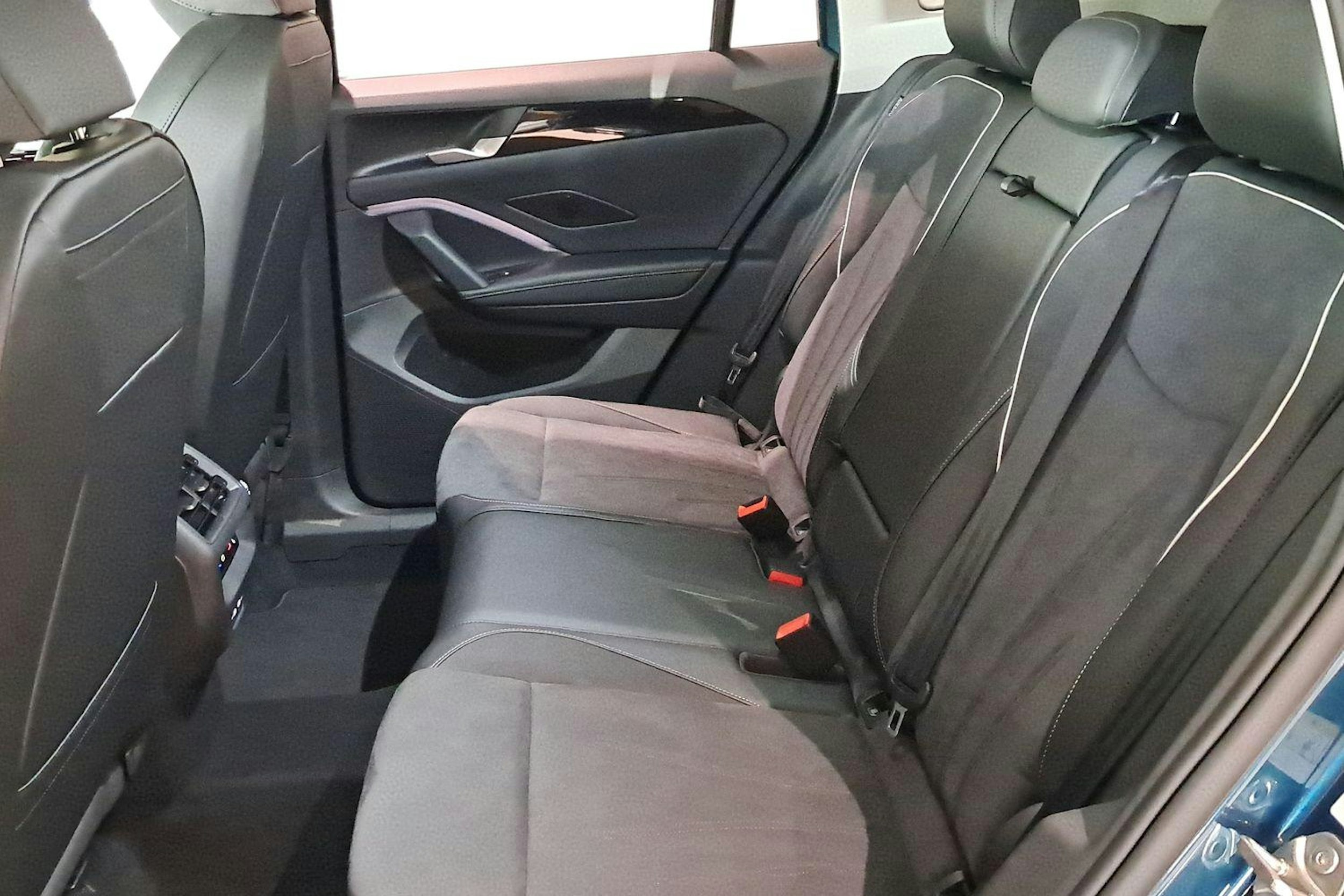 sininen Volkswagen Tiguan 2026 kuva 8.