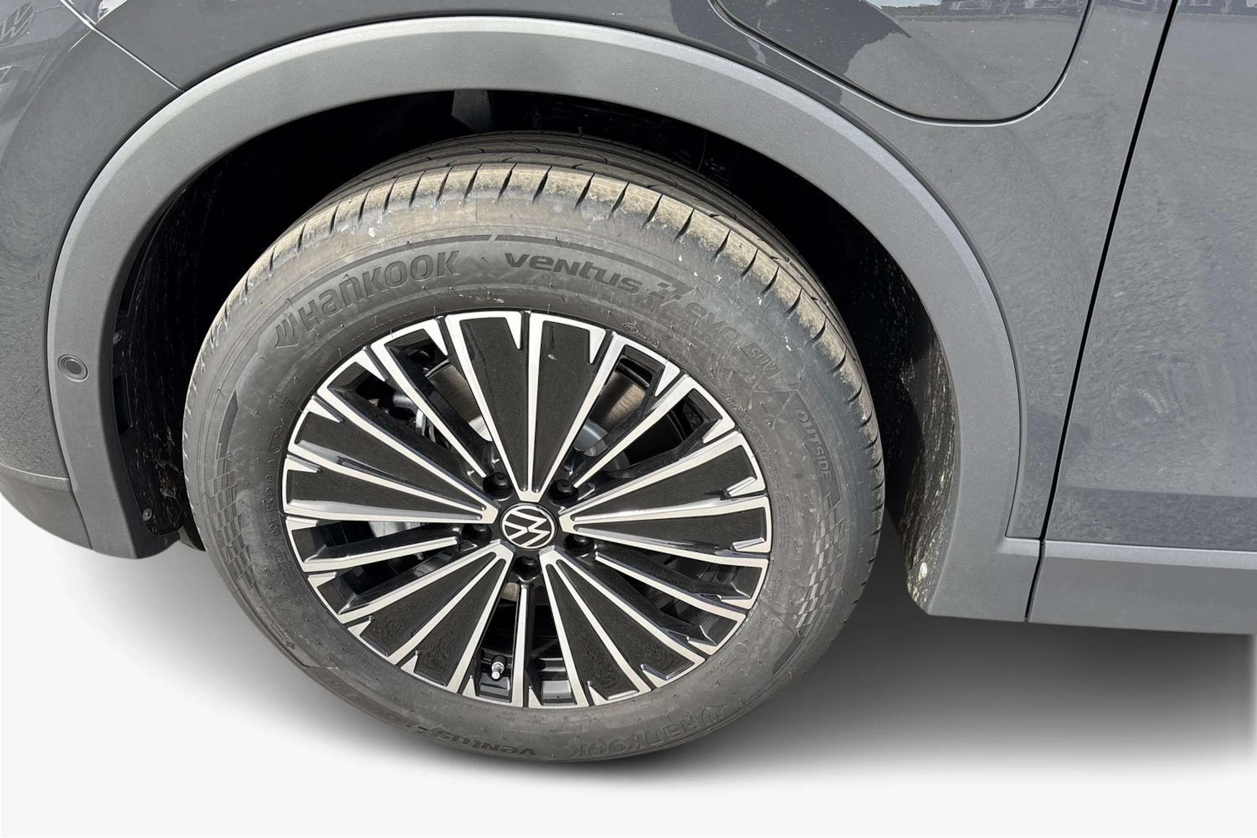 harmaa Volkswagen Tiguan 2026 kuva 9.