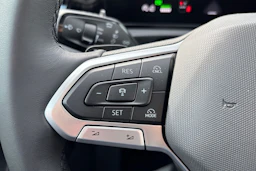 harmaa Volkswagen Tiguan 2026 kuva 11.