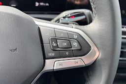 harmaa Volkswagen Tiguan 2026 kuva 12.