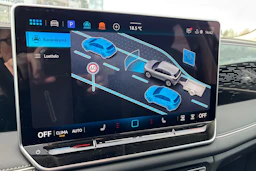 harmaa Volkswagen Tiguan 2026 kuva 18.
