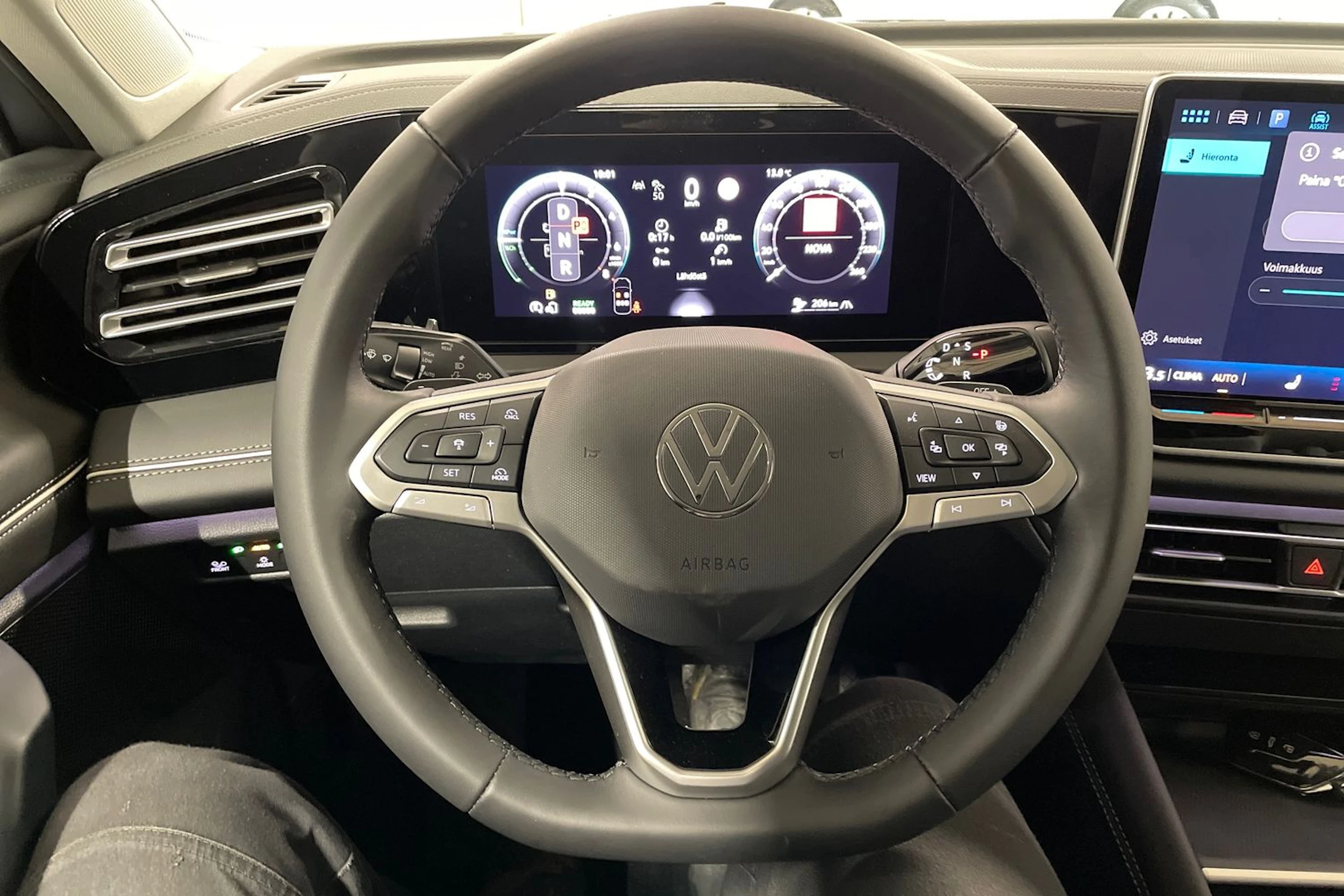 harmaa Volkswagen Tiguan 2026 kuva 11.