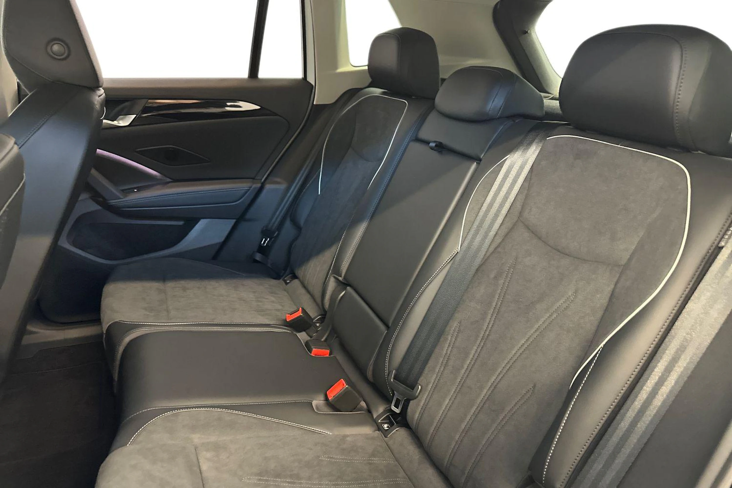 valkoinen Volkswagen Tiguan 2026 kuva 8.
