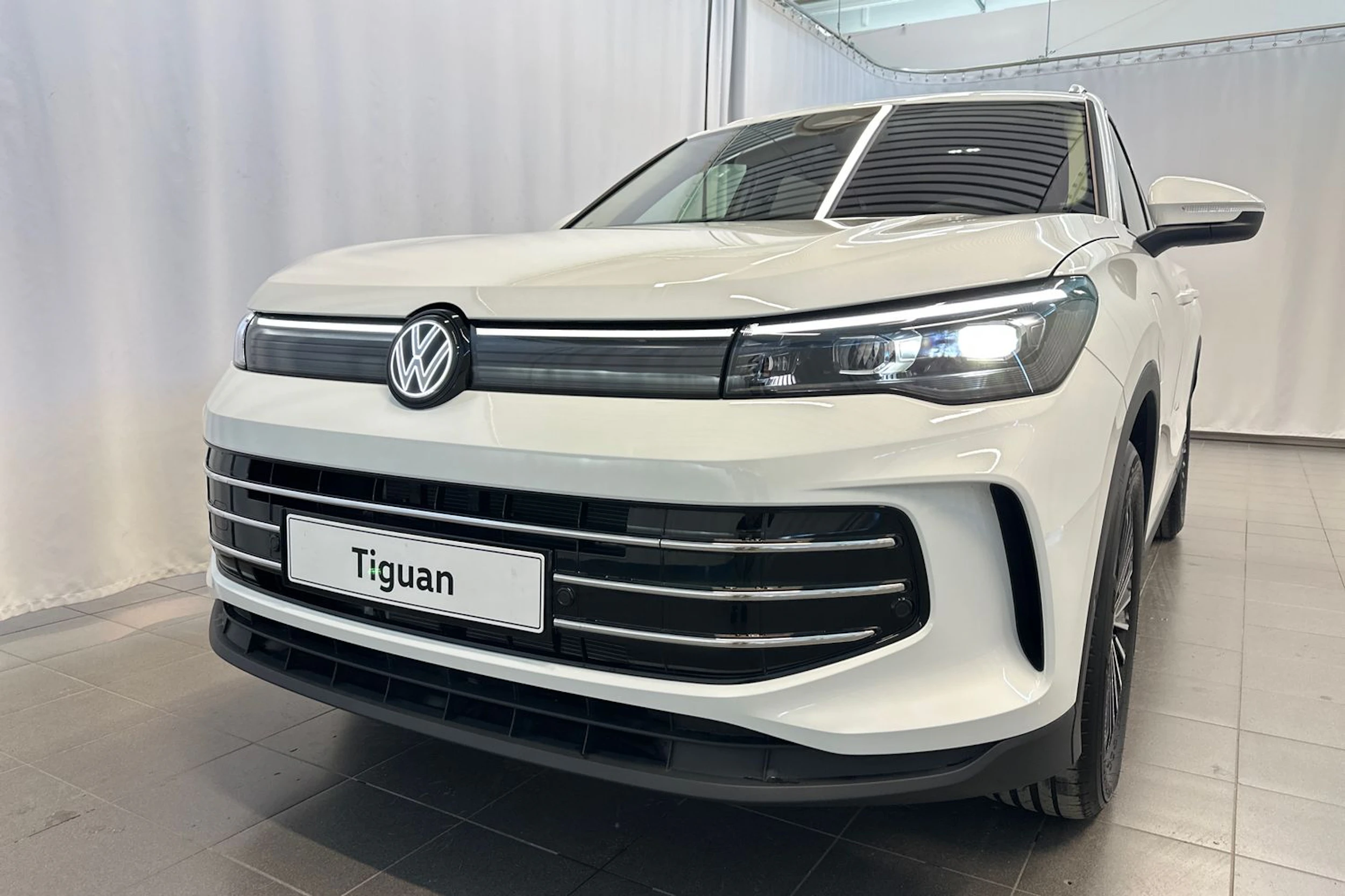valkoinen Volkswagen Tiguan 2026 kuva 32.