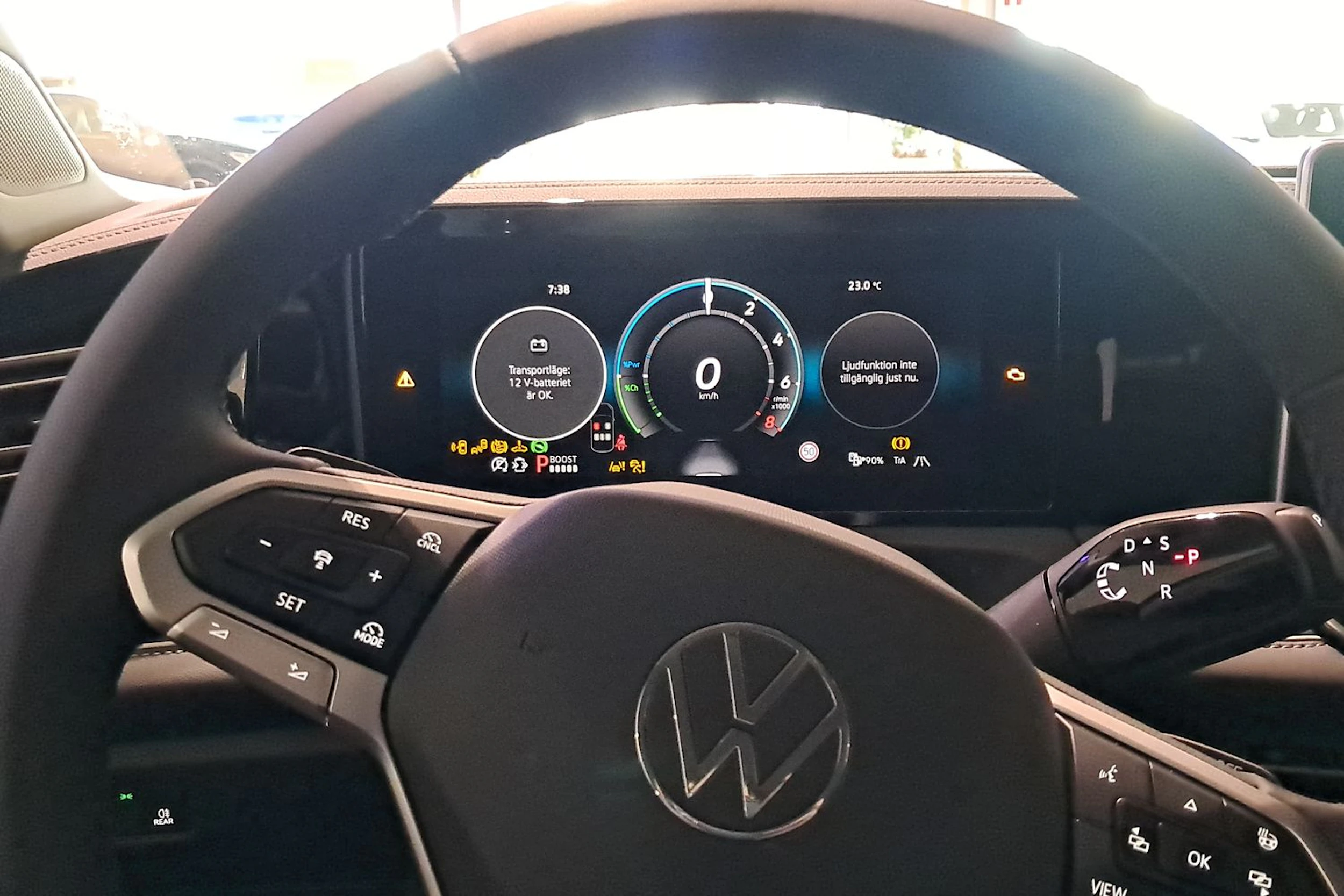 harmaa Volkswagen Tiguan 2026 kuva 12.