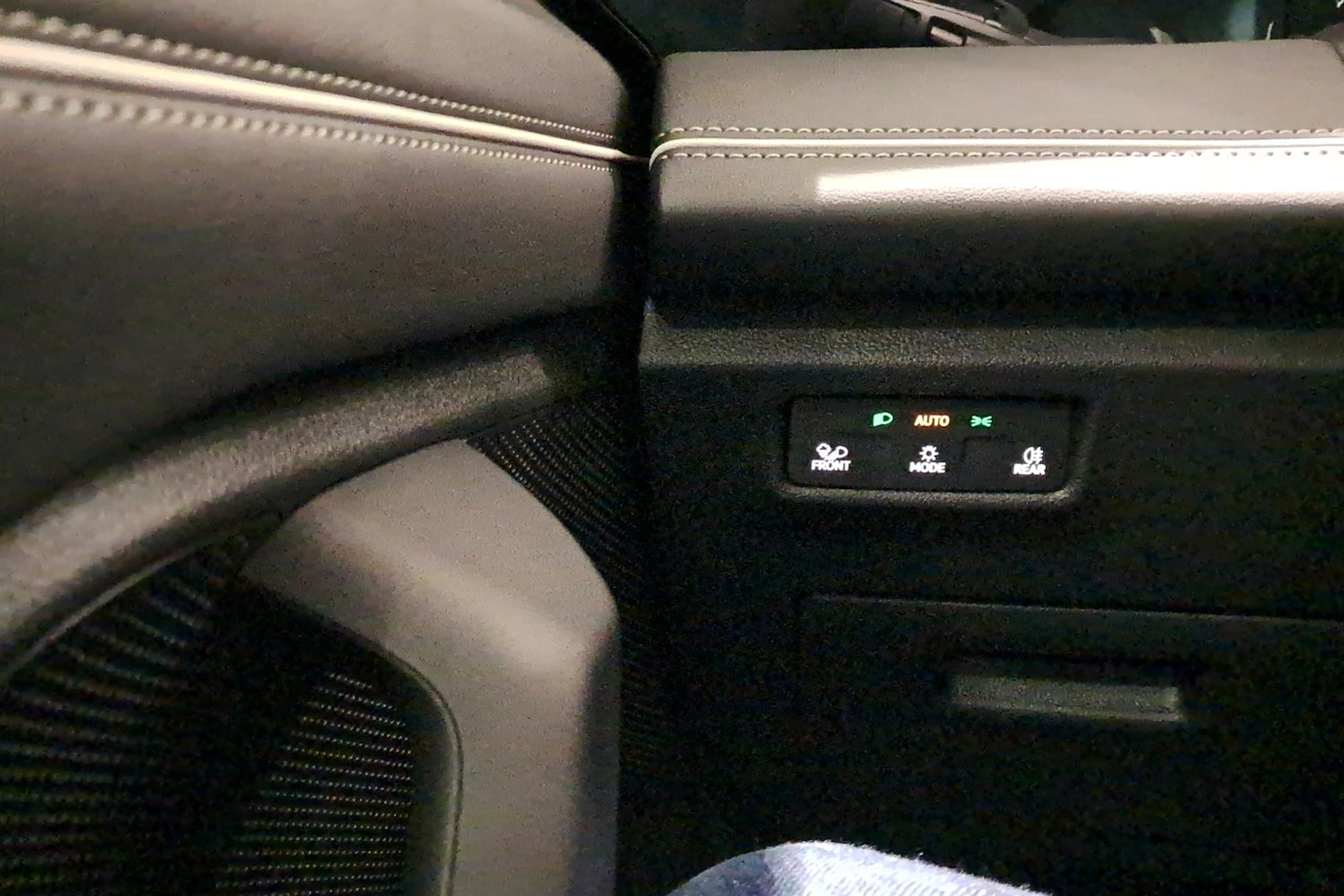 harmaa Volkswagen Tiguan 2026 kuva 13.