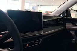 harmaa Volkswagen Tiguan 2026 kuva 14.