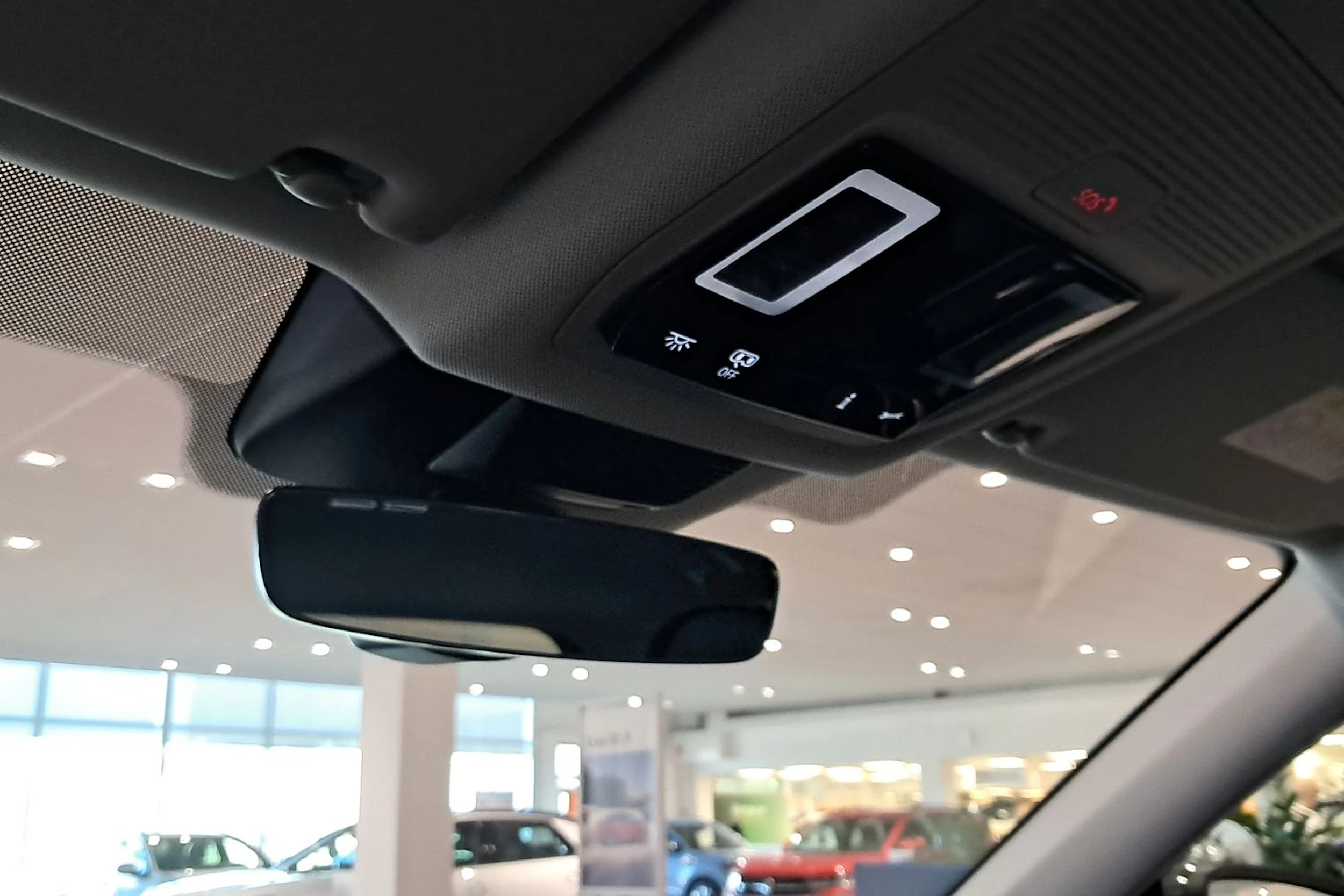 harmaa Volkswagen Tiguan 2026 kuva 15.