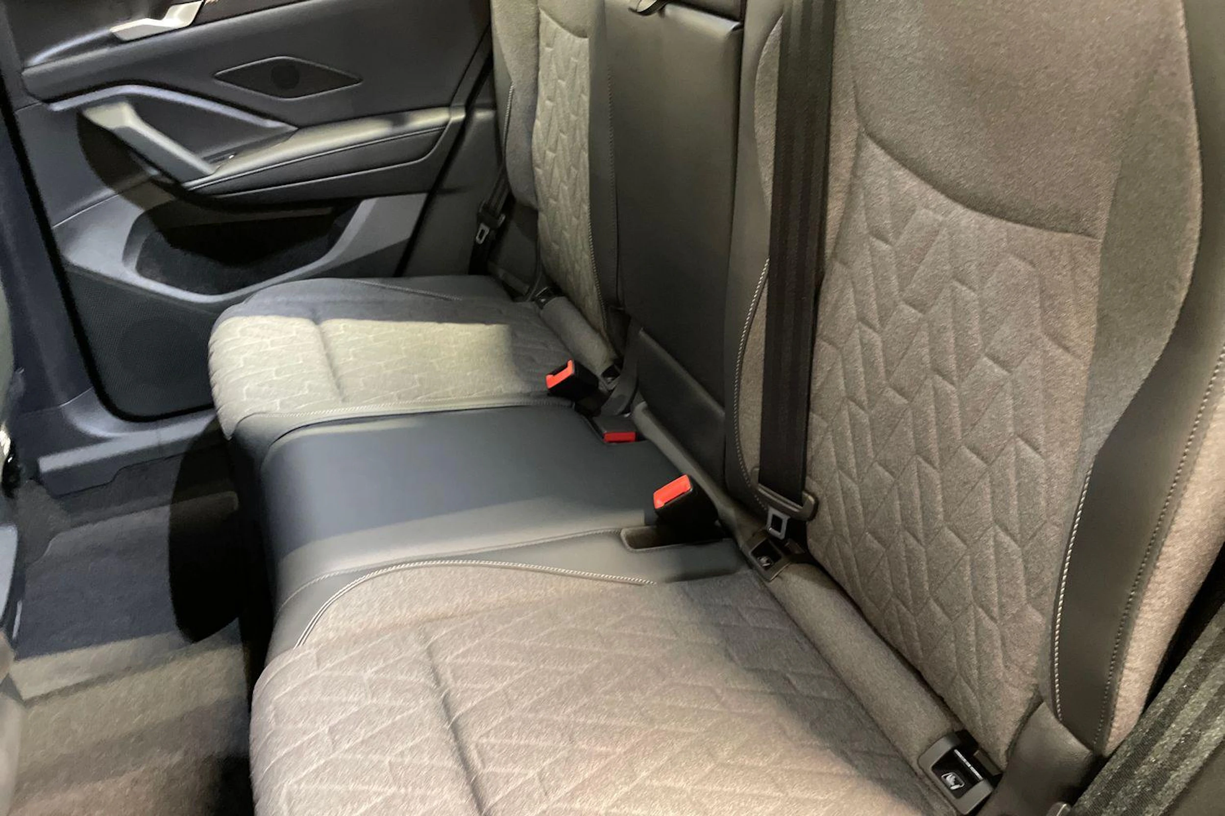 harmaa Volkswagen Tiguan 2026 kuva 8.