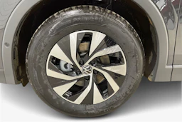 harmaa Volkswagen Tiguan 2026 kuva 9.