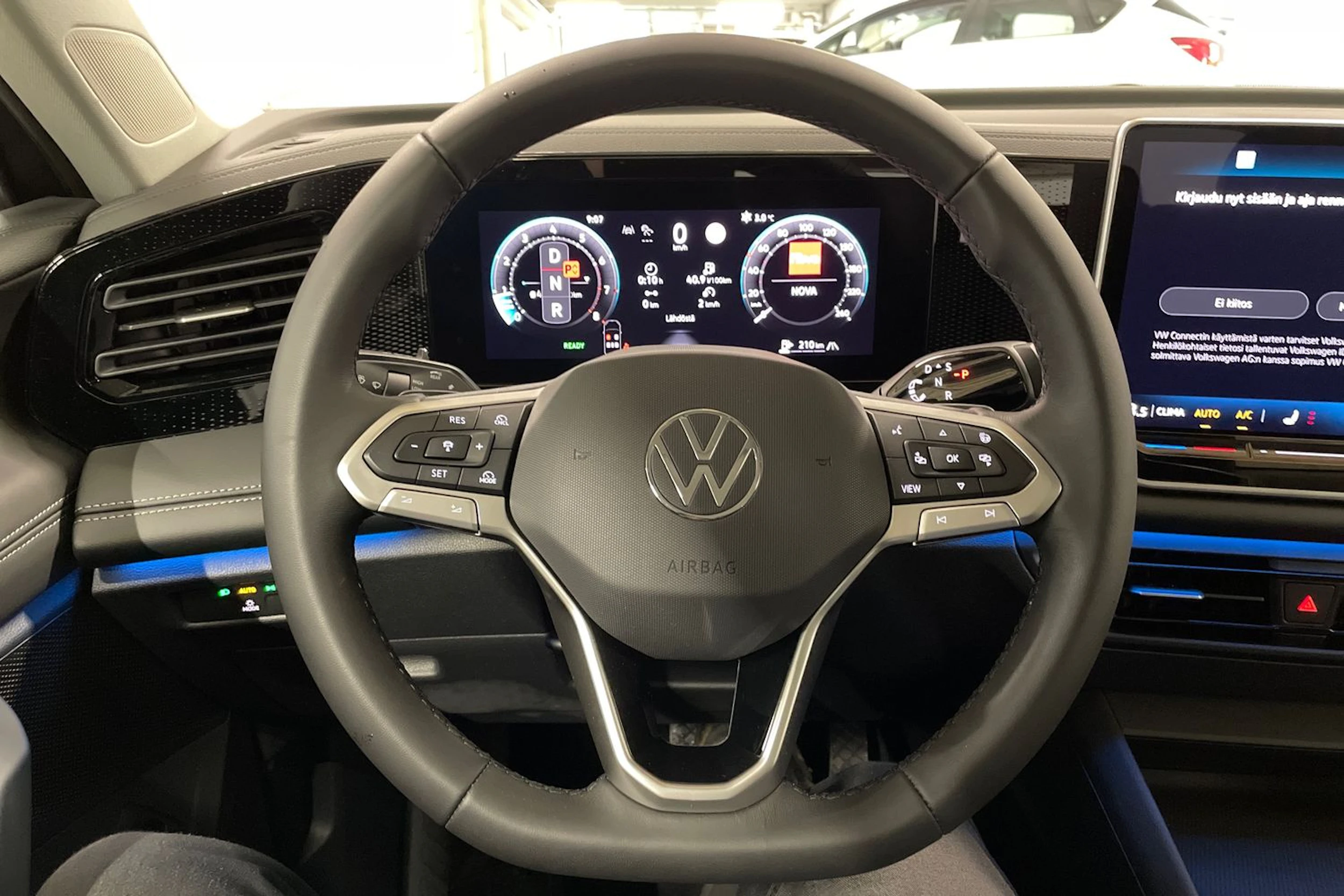 harmaa Volkswagen Tiguan 2026 kuva 13.