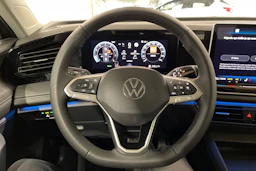 harmaa Volkswagen Tiguan 2026 kuva 13.