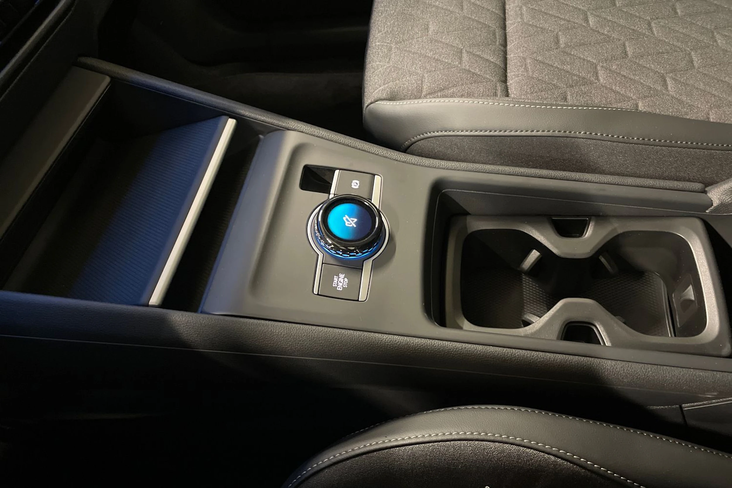 harmaa Volkswagen Tiguan 2026 kuva 14.