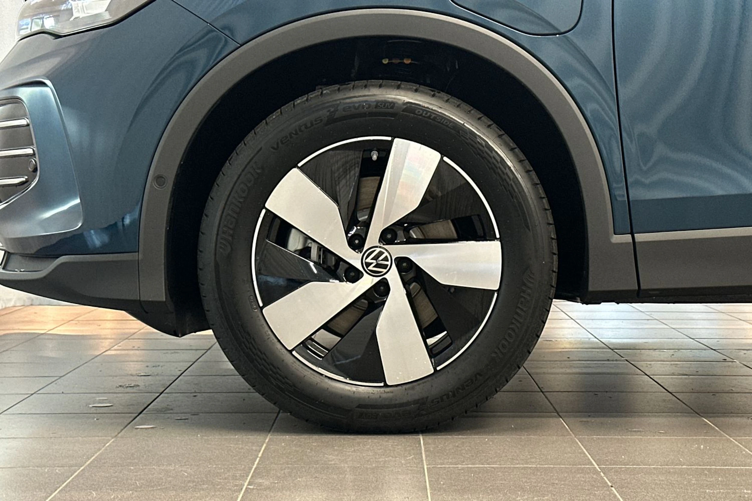 met. sininen Volkswagen Tiguan 2026 kuva 23.
