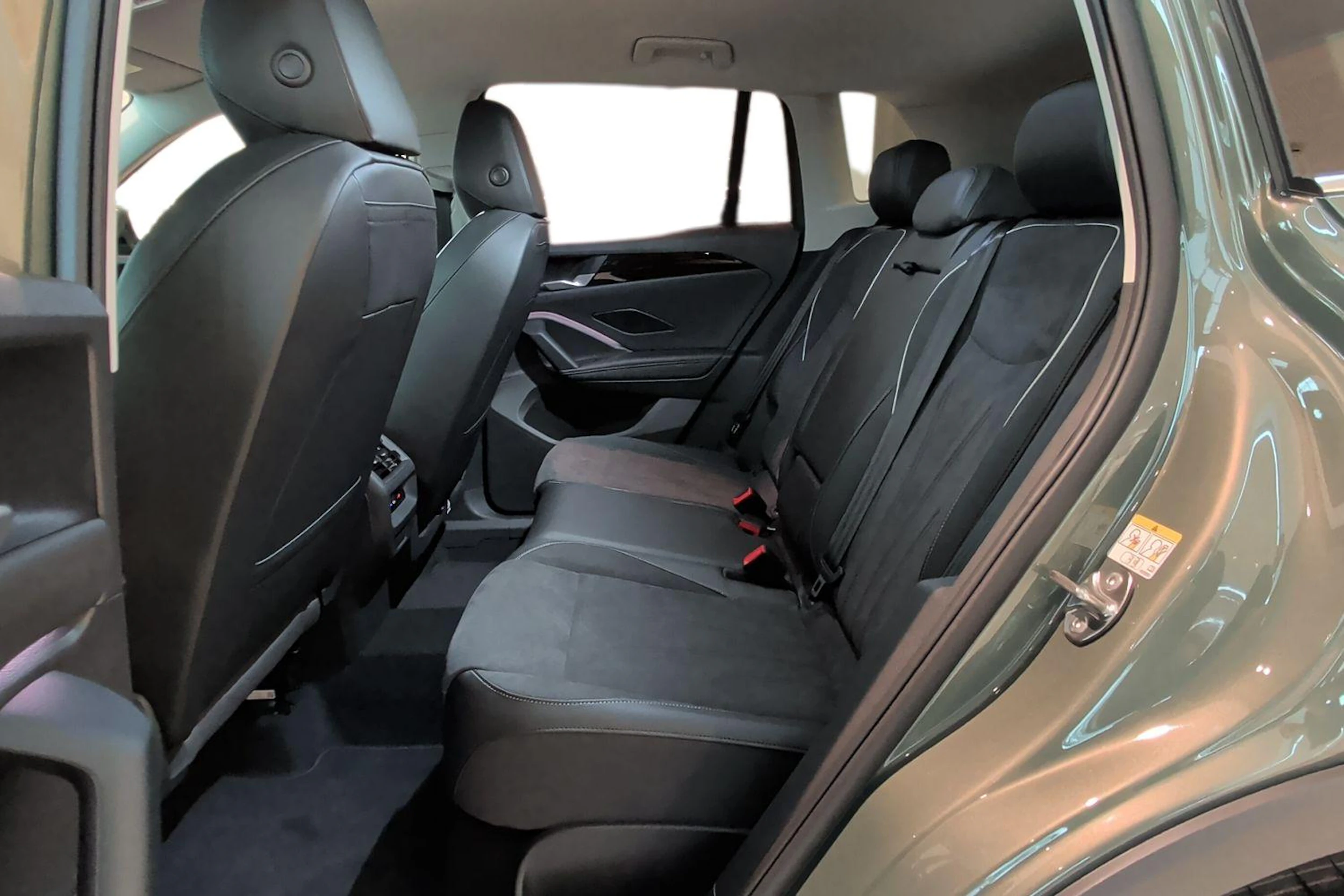 vihreä Volkswagen Tiguan 2026 kuva 8.
