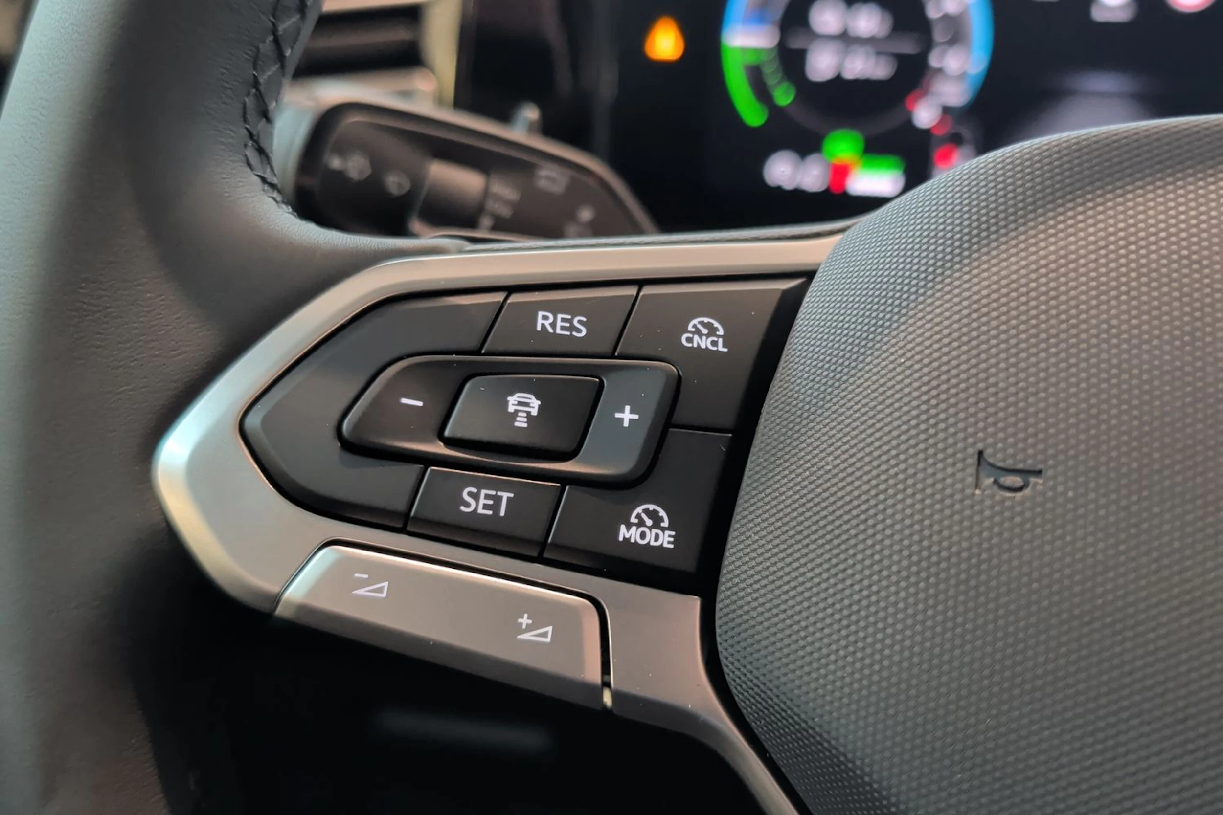 vihreä Volkswagen Tiguan 2026 kuva 14.