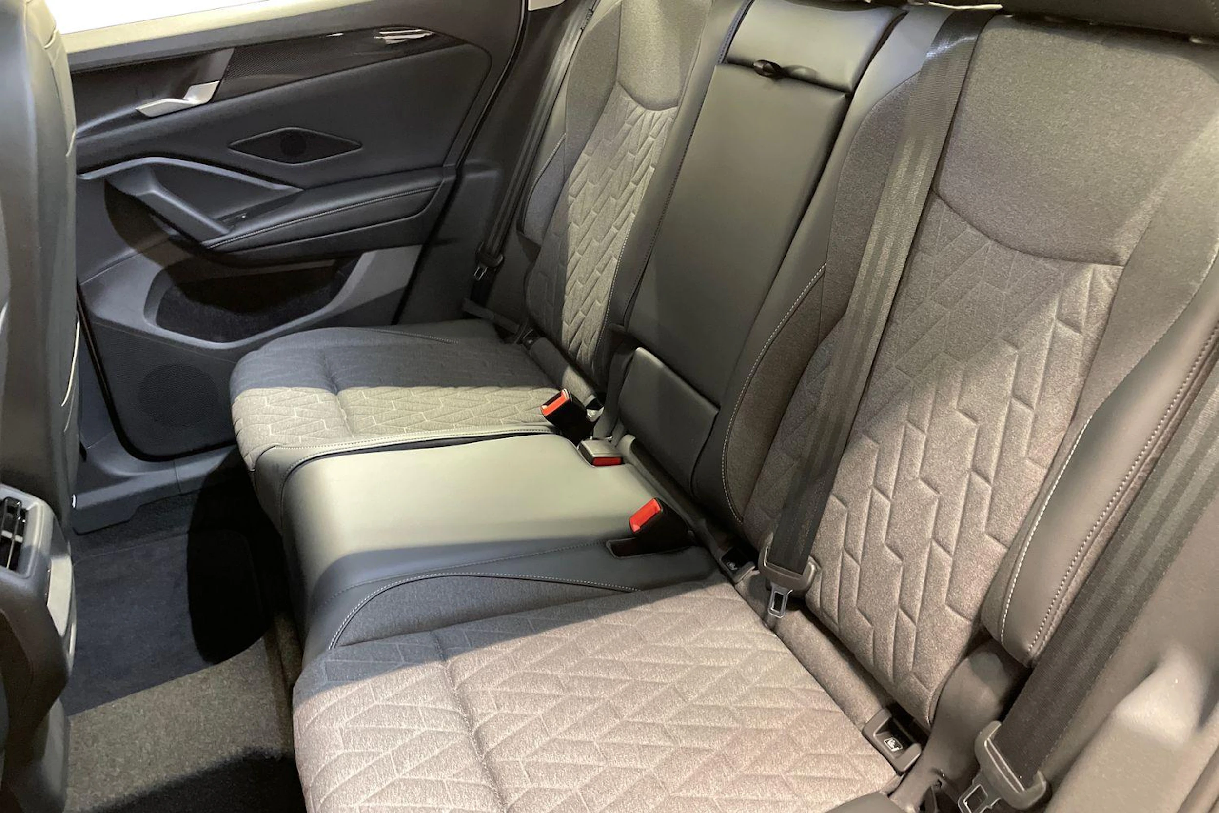 valkoinen Volkswagen Tiguan 2026 kuva 8.