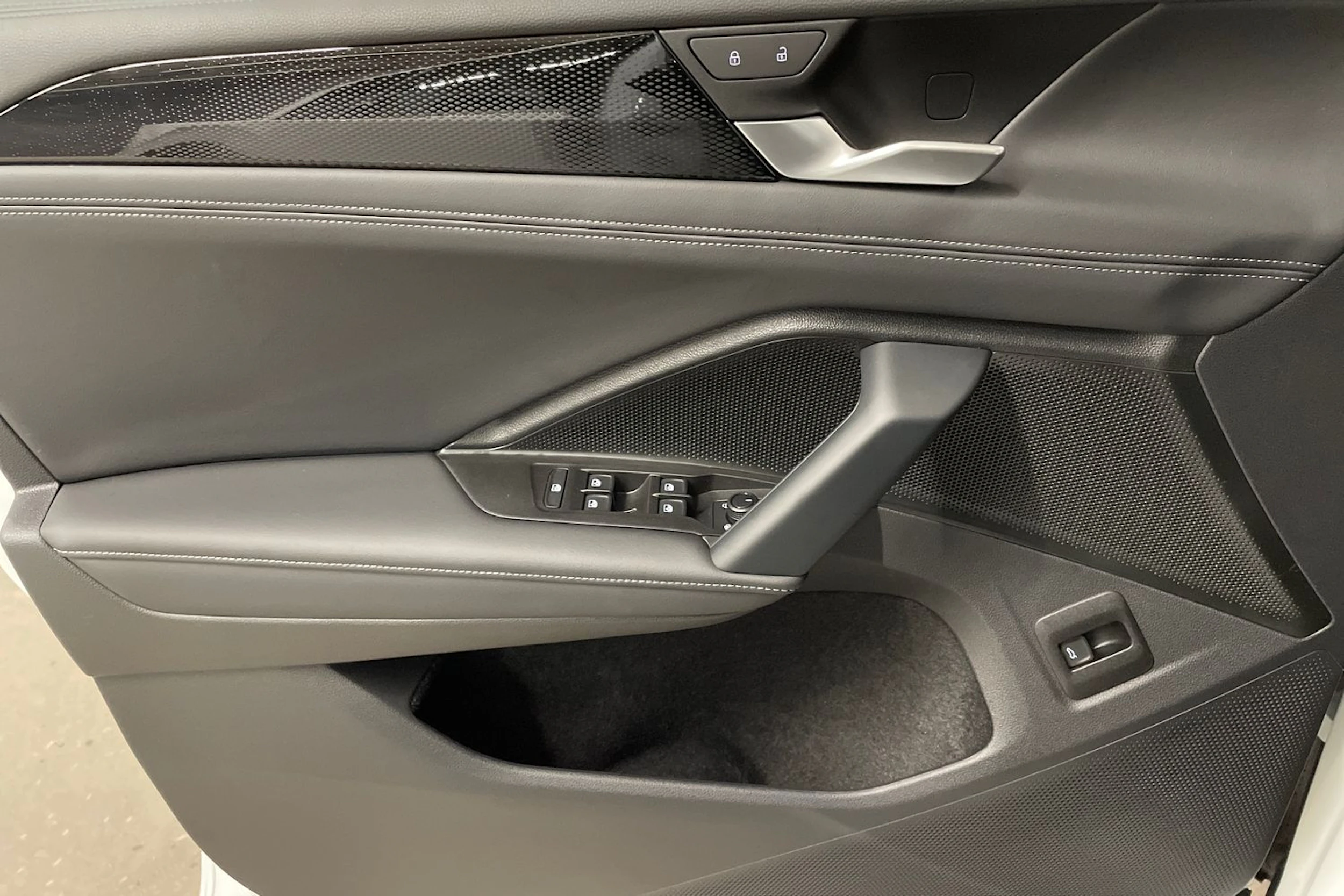 valkoinen Volkswagen Tiguan 2026 kuva 15.