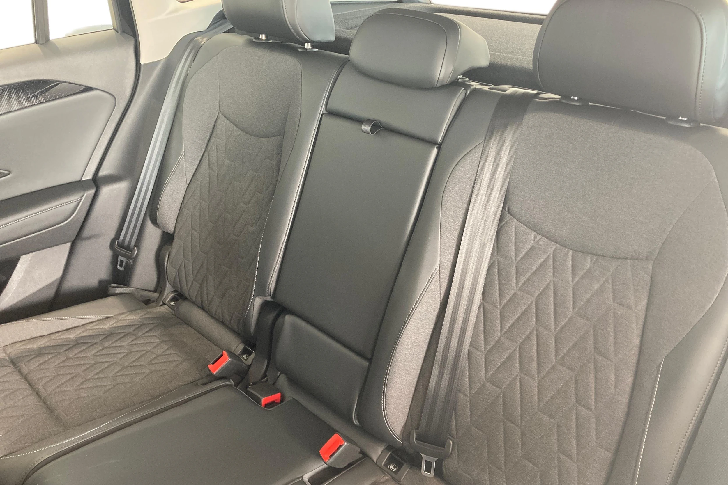 musta Volkswagen Tiguan 2026 kuva 8.