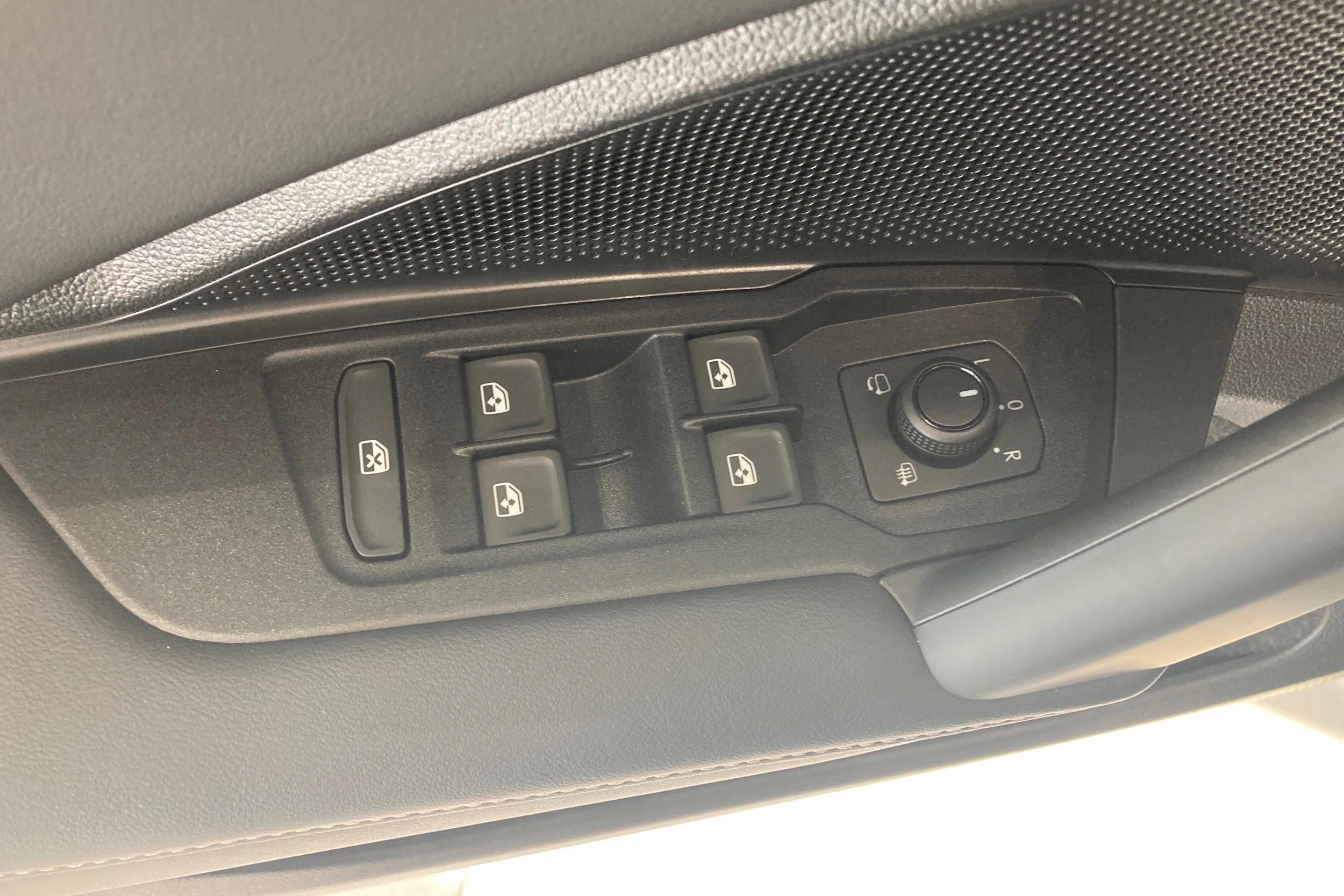 musta Volkswagen Tiguan 2026 kuva 13.