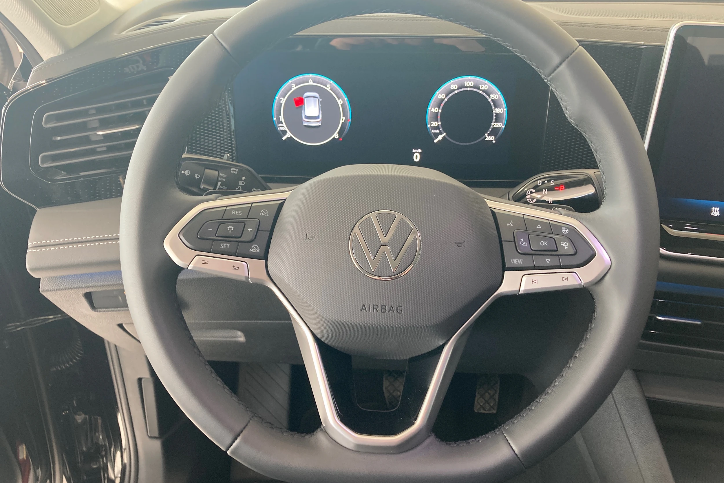 musta Volkswagen Tiguan 2026 kuva 14.