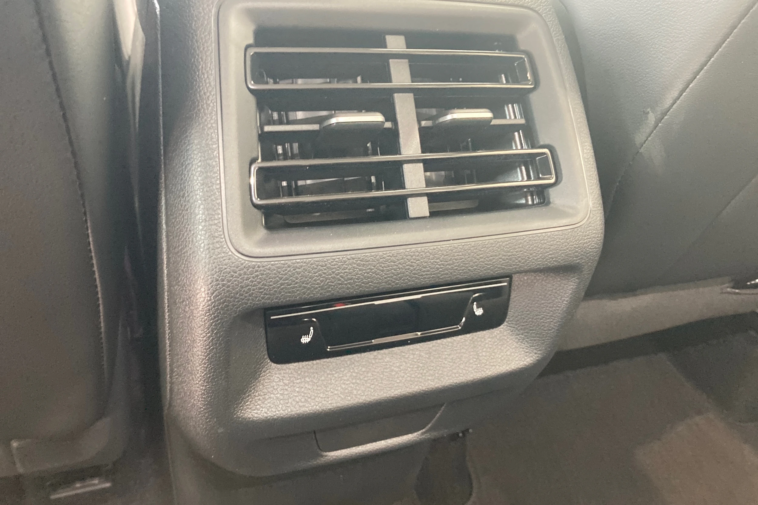 musta Volkswagen Tiguan 2026 kuva 21.