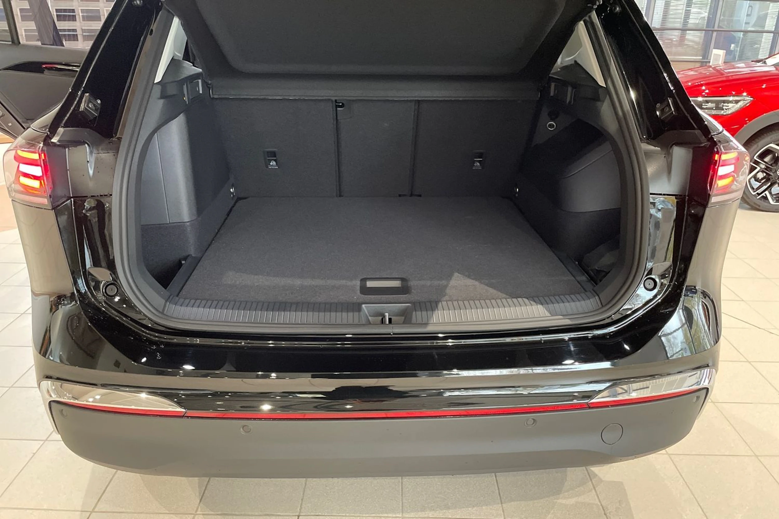 musta Volkswagen Tiguan 2027 kuva 11.