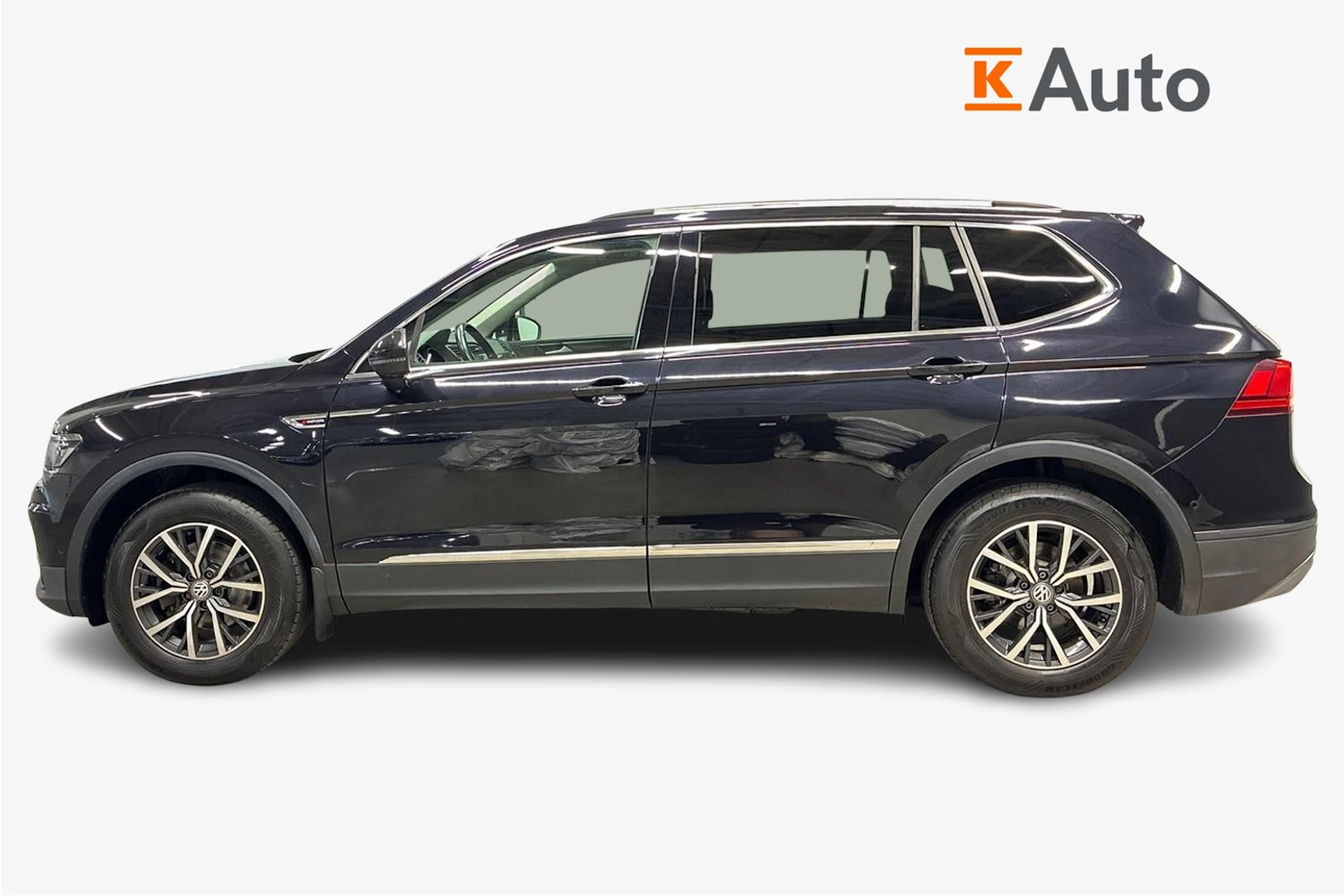 Musta Volkswagen Tiguan Allspace 2018 kuva 5.