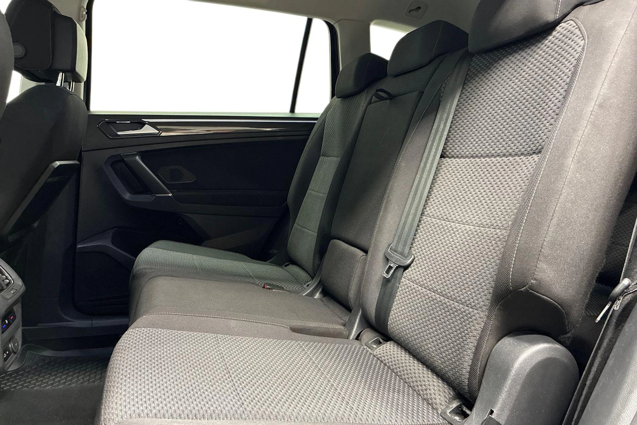 Musta Volkswagen Tiguan Allspace 2018 kuva 8.