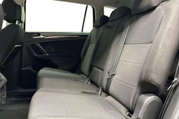 Musta Volkswagen Tiguan Allspace 2018 kuva 8.