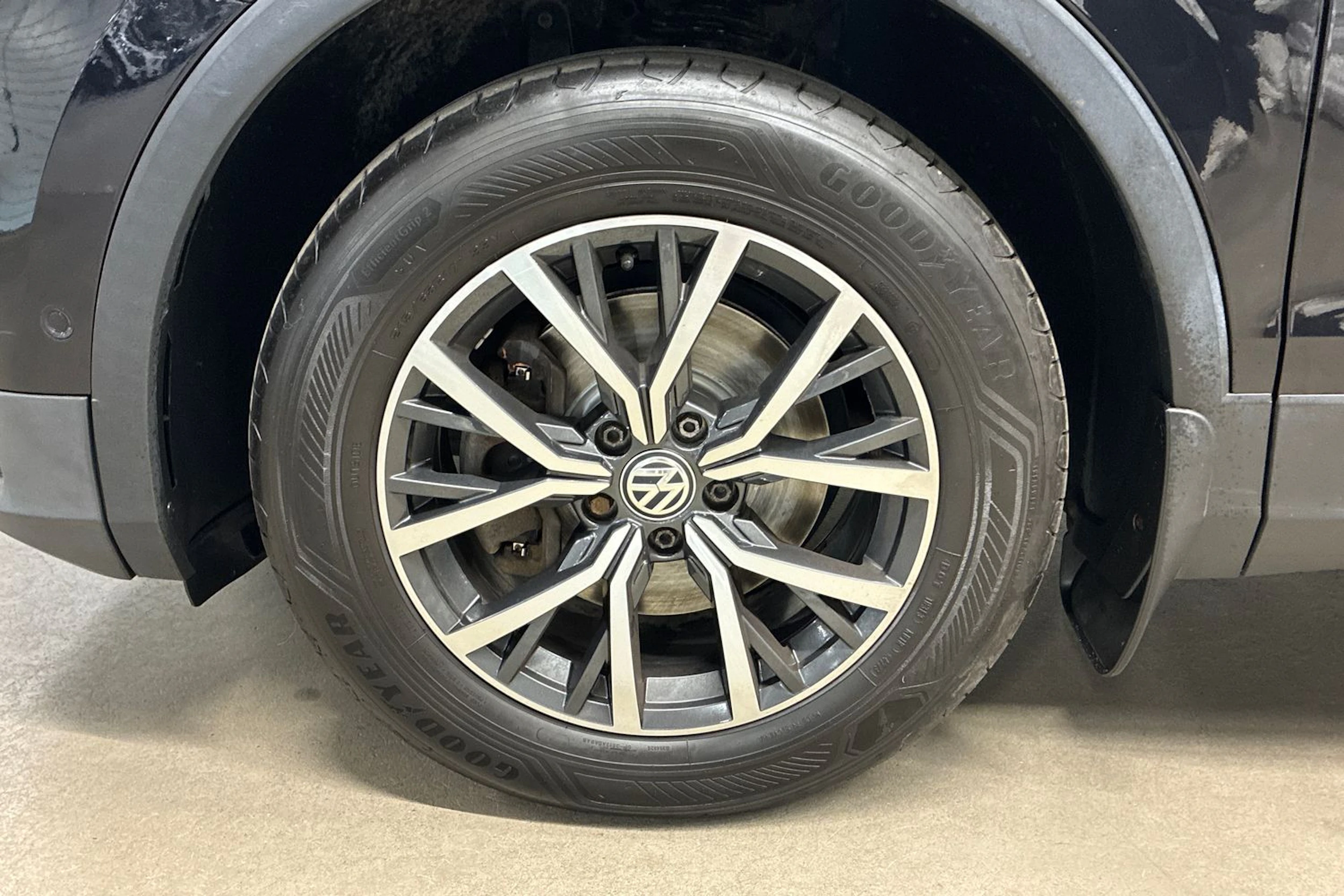 Musta Volkswagen Tiguan Allspace 2018 kuva 10.