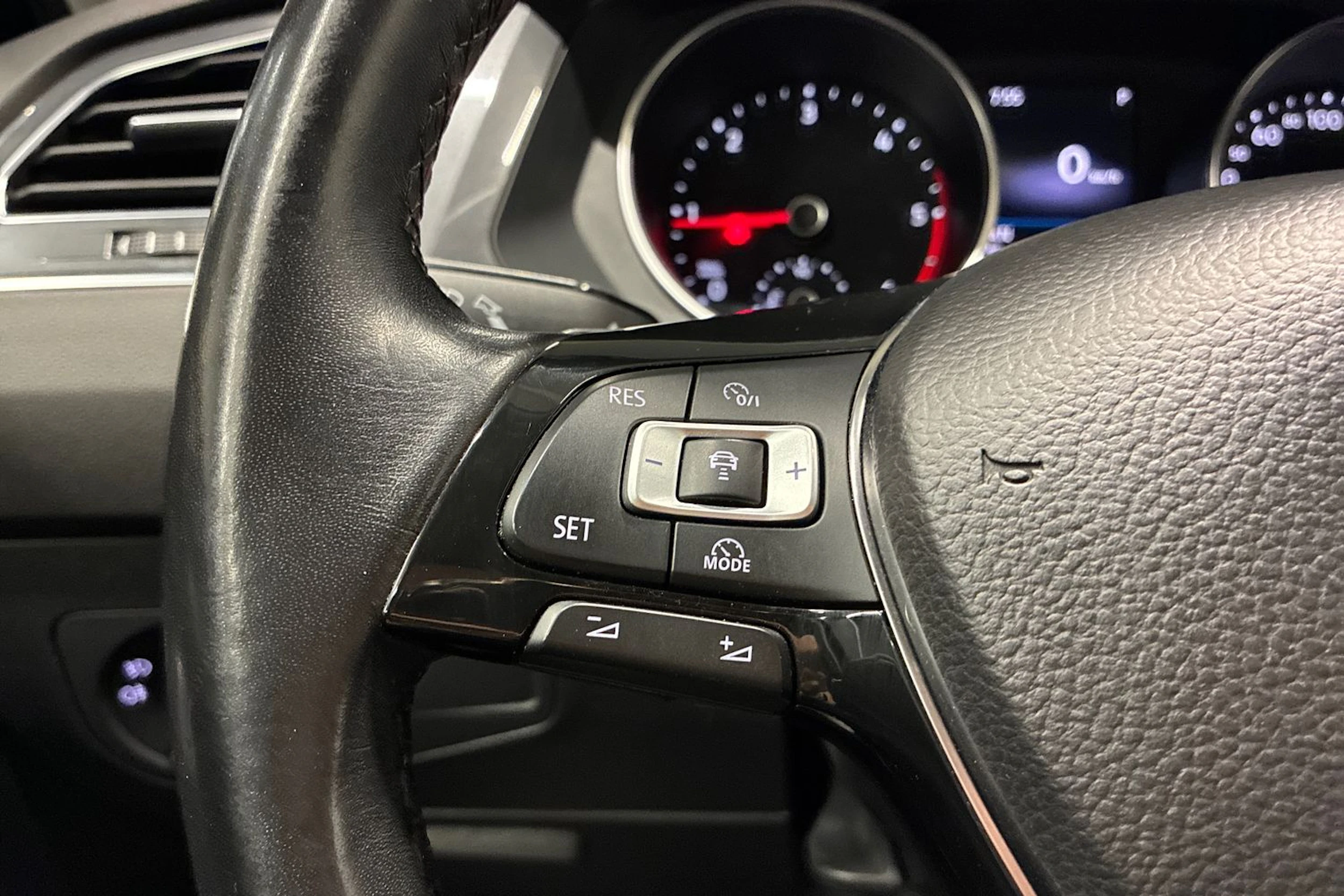 Musta Volkswagen Tiguan Allspace 2018 kuva 13.