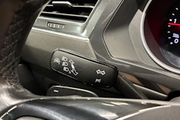 Musta Volkswagen Tiguan Allspace 2018 kuva 15.