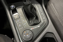 Musta Volkswagen Tiguan Allspace 2018 kuva 19.