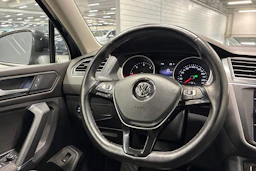 Musta Volkswagen Tiguan Allspace 2018 kuva 24.