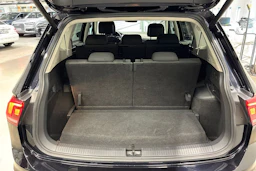 Musta Volkswagen Tiguan Allspace 2018 kuva 25.