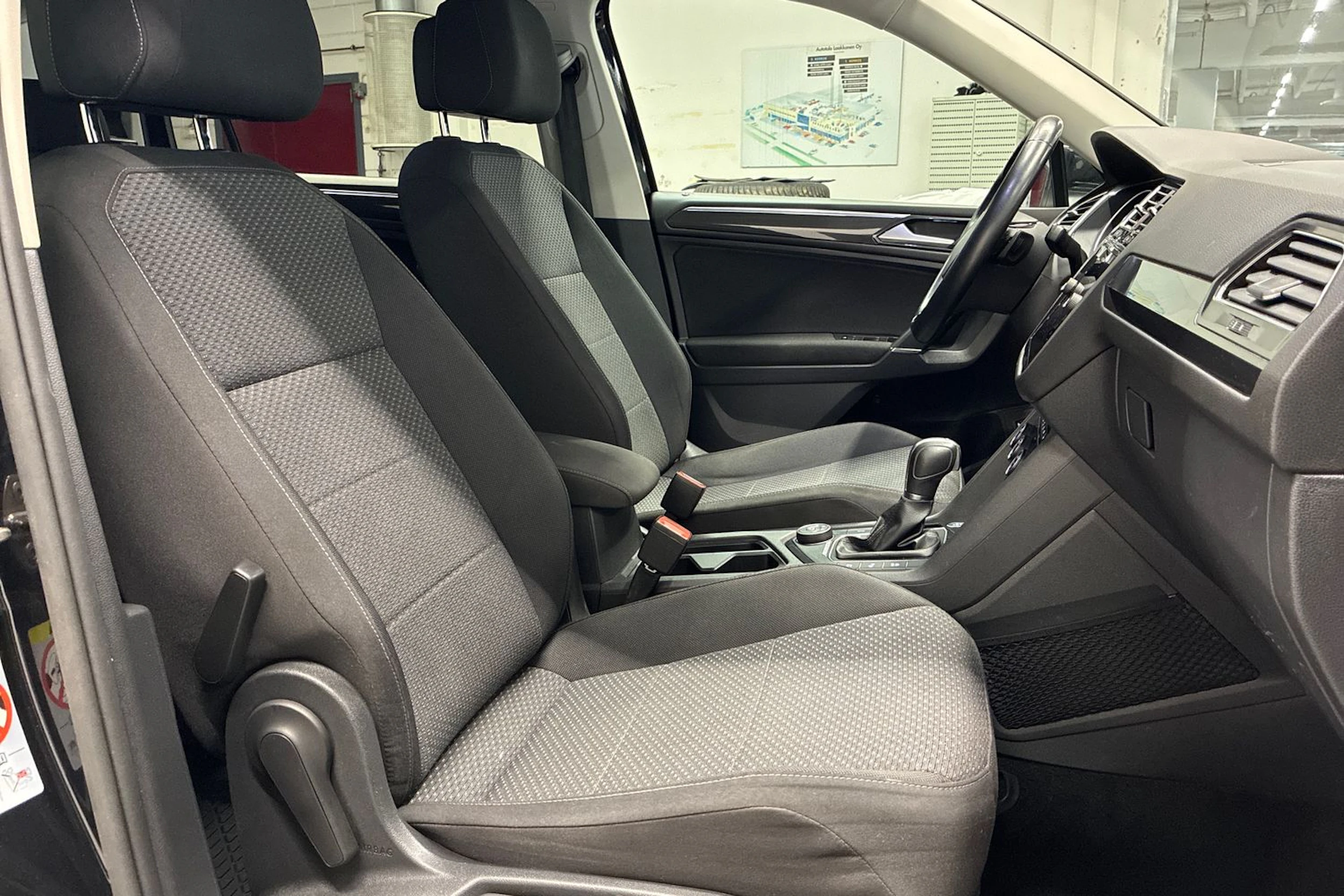 Musta Volkswagen Tiguan Allspace 2018 kuva 30.