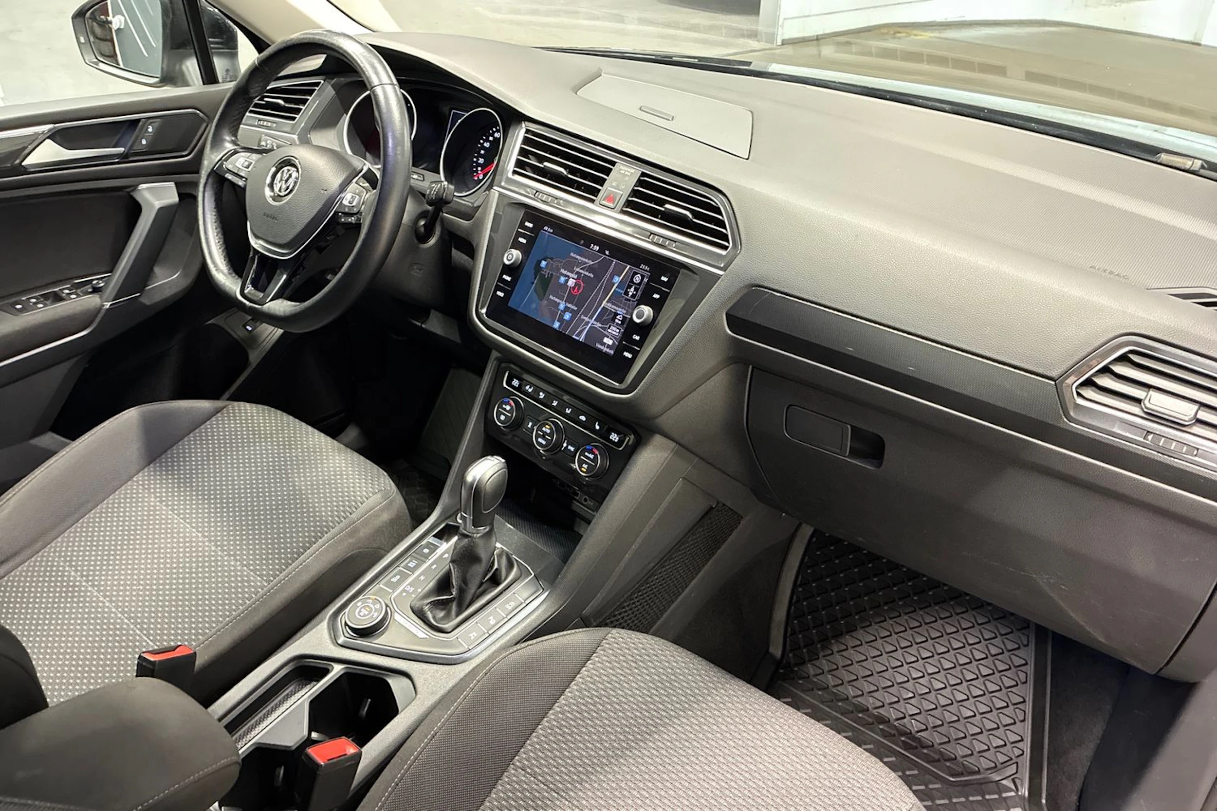 Musta Volkswagen Tiguan Allspace 2018 kuva 31.