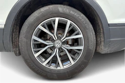 valkoinen Volkswagen Tiguan Allspace 2018 kuva 12.