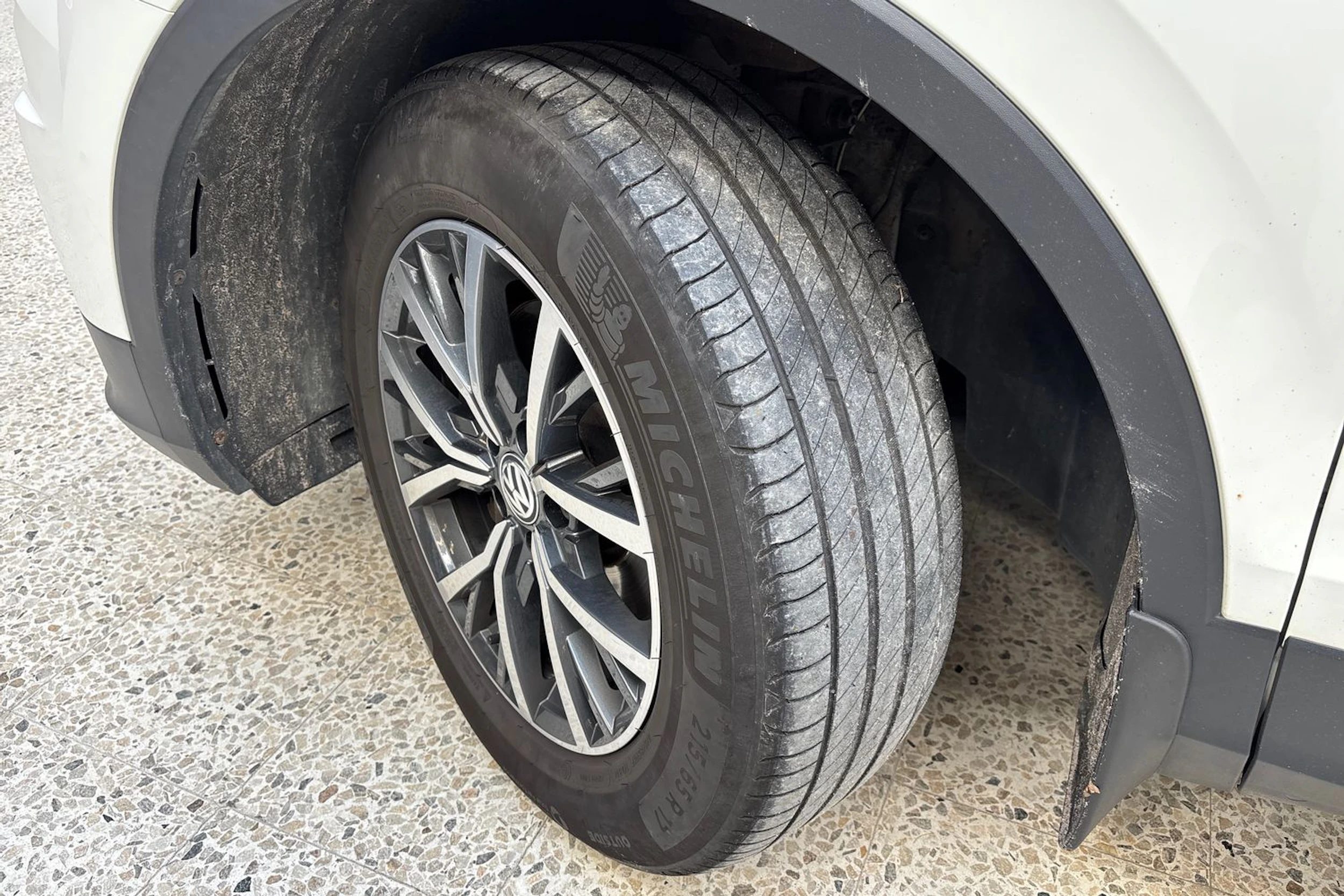 valkoinen Volkswagen Tiguan Allspace 2018 kuva 13.