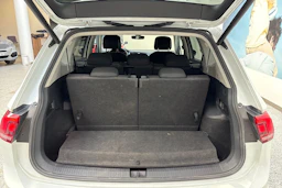 valkoinen Volkswagen Tiguan Allspace 2018 kuva 16.