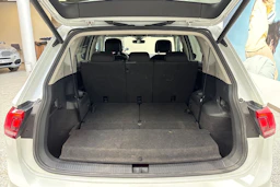 valkoinen Volkswagen Tiguan Allspace 2018 kuva 17.
