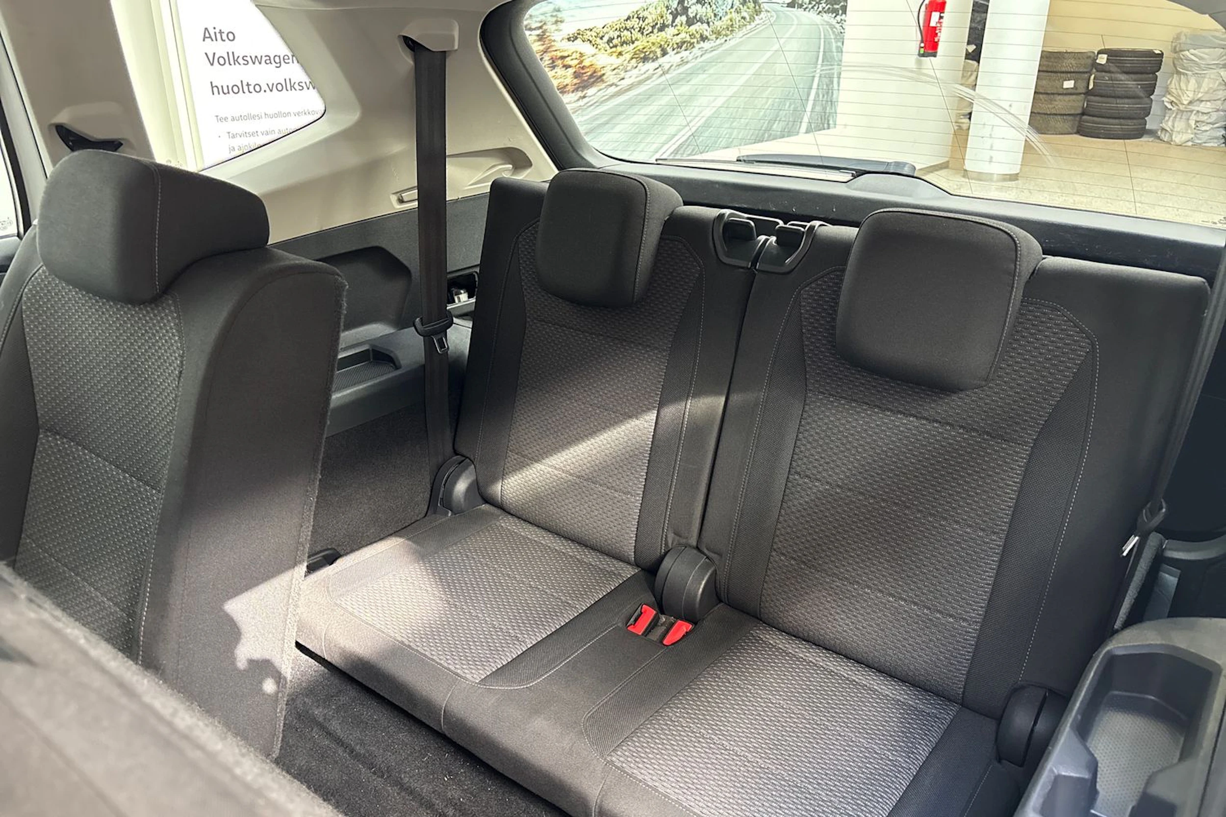 valkoinen Volkswagen Tiguan Allspace 2018 kuva 20.