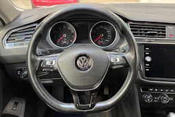 valkoinen Volkswagen Tiguan Allspace 2018 kuva 23.