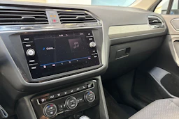 valkoinen Volkswagen Tiguan Allspace 2018 kuva 26.